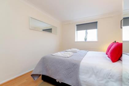 Holland Park 2 Bed Flat by BaseToGo - image 13