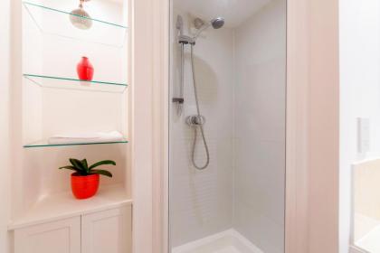 Holland Park 2 Bed Flat by BaseToGo - image 17