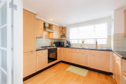 Holland Park 2 Bed Flat by BaseToGo - image 19