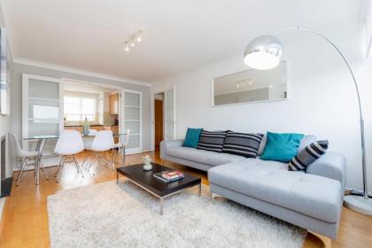 Holland Park 2 Bed Flat by BaseToGo - image 2
