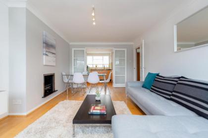 Holland Park 2 Bed Flat by BaseToGo - image 4