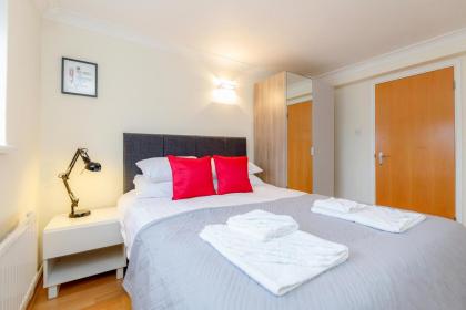 Holland Park 2 Bed Flat by BaseToGo - image 7