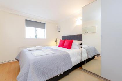 Holland Park 2 Bed Flat by BaseToGo - image 8