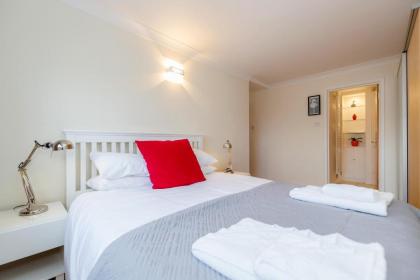 Holland Park 2 Bed Flat by BaseToGo - image 9