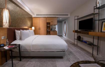 Lincoln Plaza London Curio Collection By Hilton - image 18
