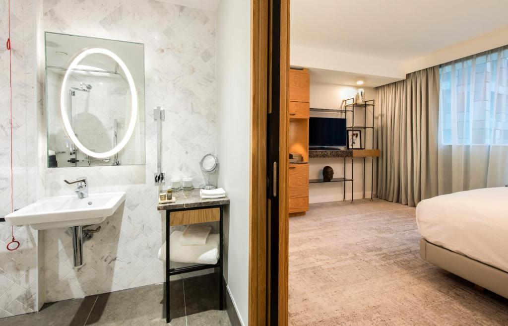 Lincoln Plaza London Curio Collection By Hilton - image 3