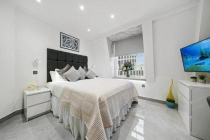 Bryanston Apartments - image 11