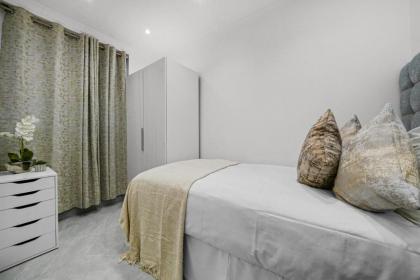 Bryanston Apartments - image 26