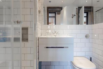 Fantastic 1-Bedroom Flat Near Regent's Park - image 12