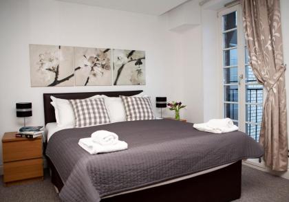 Apt 3 Trafalgar Sq Duplex 3rd & 4th floor by Indigo Flats - image 18