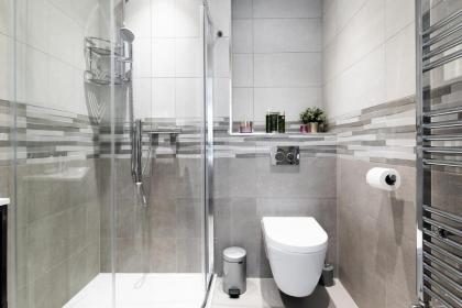 Massive 5 Bedroom West End Designer Residence close to popular Notting Hill - image 20