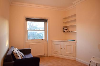 Cosy 1 Bedroom Flat Near Primrose Hill - image 1