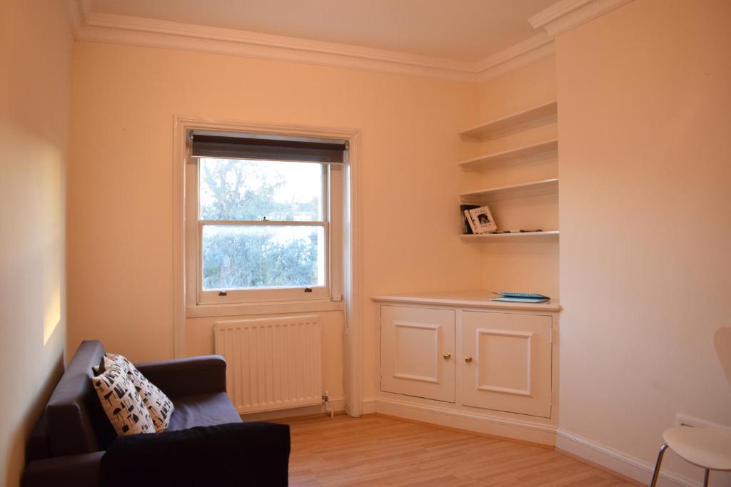 Cosy 1 Bedroom Flat Near Primrose Hill - main image