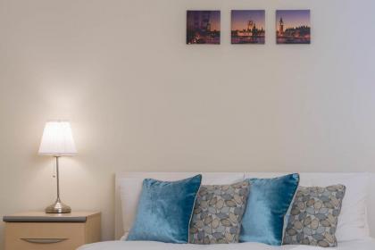 Royal Limehouse Apartment - image 8