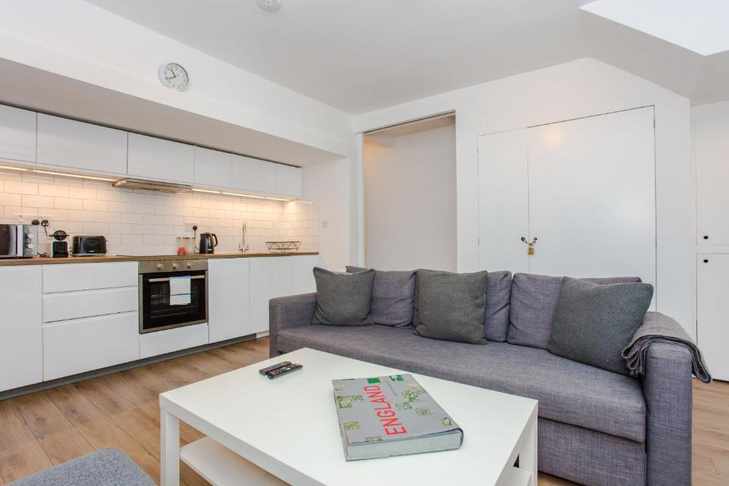 2 Bedroom Flat in Highbury Accommodates 6 - main image
