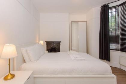 2 Bedroom Flat in Highbury Accommodates 6 - image 19