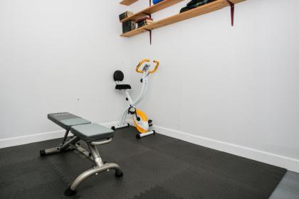 2 Bedroom Flat in Highbury Accommodates 6 - image 4