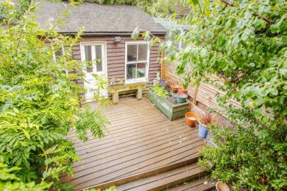 2 Bedroom Flat in Highbury Accommodates 6 - image 5