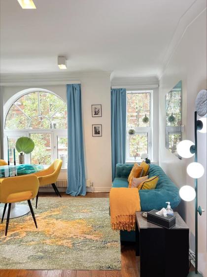 AWESOME LEICESTER SQ! Fashion Flat for Theatre Families and Happy Friends