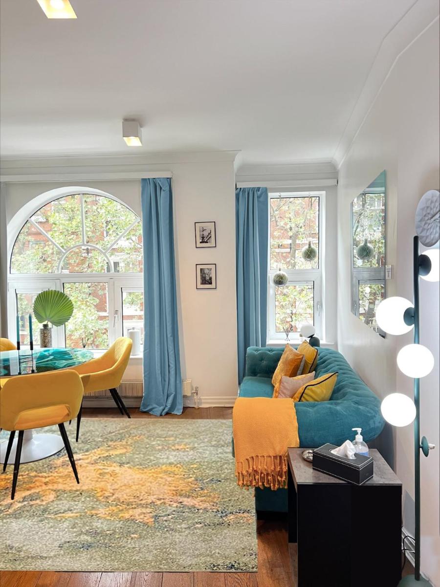 AWESOME LEICESTER SQ! Fashion Flat for Theatre Families and Happy Friends - main image
