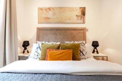 AWESOME LEICESTER SQ! Fashion Flat for Theatre Families and Happy Friends - image 19