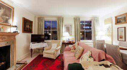 Attractive Chelsea apartment sleeps 4 - image 2