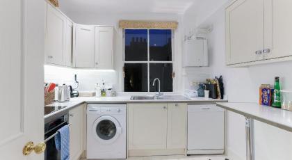 Attractive Chelsea apartment sleeps 4 - image 4