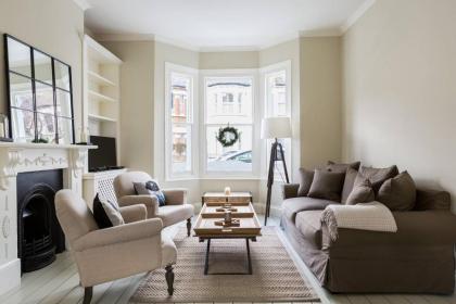 Bright 1BR Modern Home w/Terrace in West London - image 11