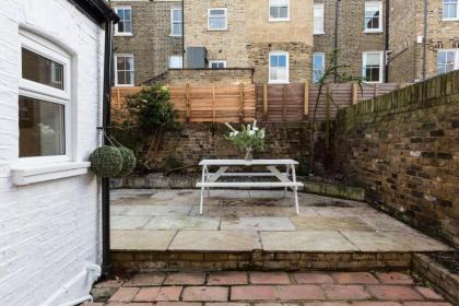 Bright 1BR Modern Home w/Terrace in West London - image 12