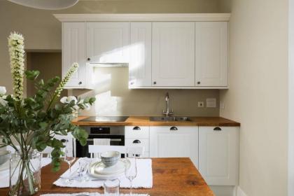 Bright 1BR Modern Home w/Terrace in West London - image 18