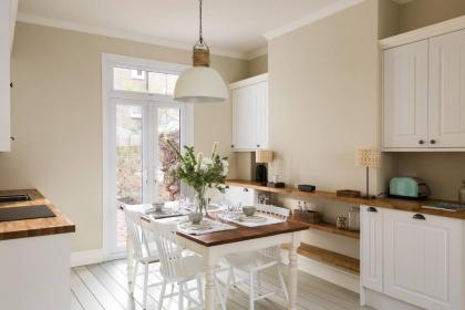 Bright 1BR Modern Home w/Terrace in West London - image 19
