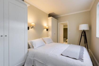 Bright 1BR Modern Home w/Terrace in West London - image 20