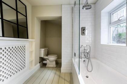 Bright 1BR Modern Home w/Terrace in West London - image 4