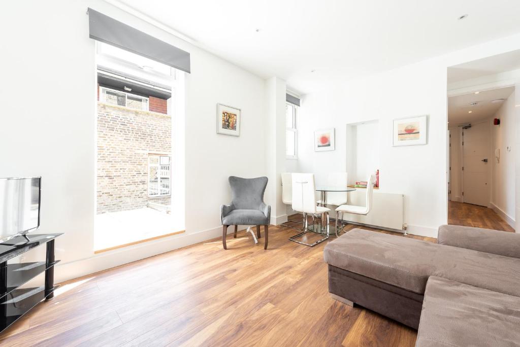 Hyde Park Apartment (SS1) - main image