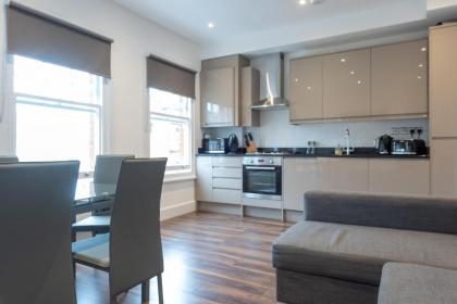 Beautiful Apartment in Gorgeous Location (DH8) - image 11