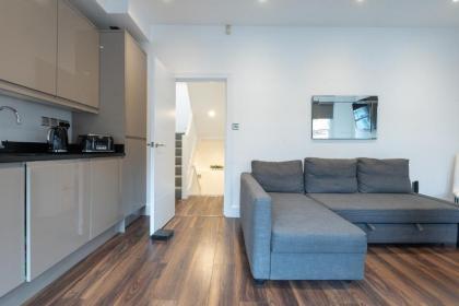 Beautiful Apartment in Gorgeous Location (DH8) - image 12