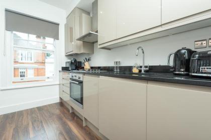 Beautiful Apartment in Gorgeous Location (DH8) - image 18