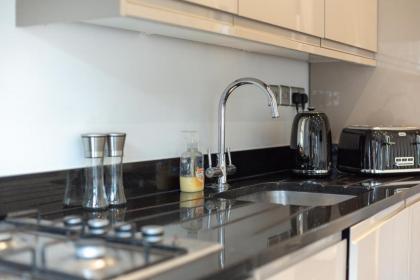 Beautiful Apartment in Gorgeous Location (DH8) - image 19