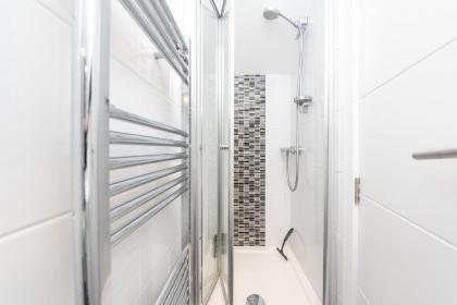 Beautiful Apartment in Gorgeous Location (DH8) - image 3