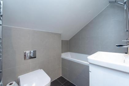 Beautiful Apartment in Gorgeous Location (DH8) - image 8
