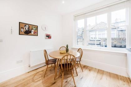 Covent Garden Apartments - Netflix and Nespresso - image 4
