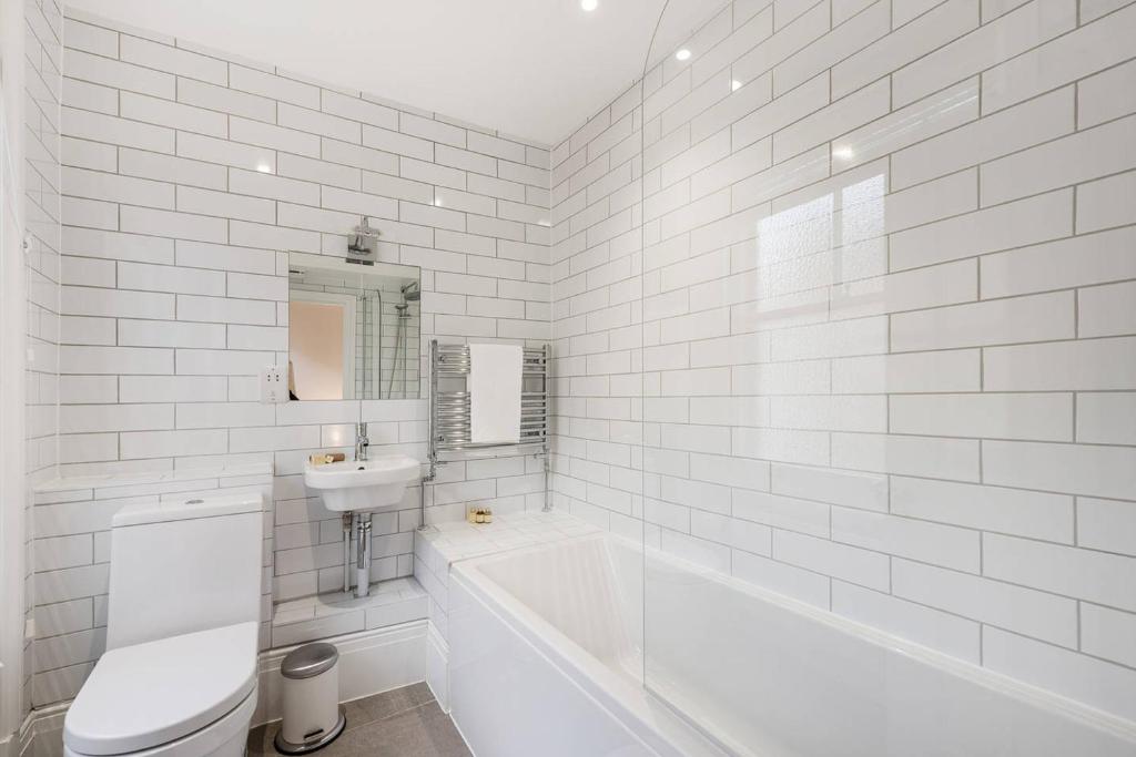 Covent Garden Apartments - Netflix and Nespresso - image 5