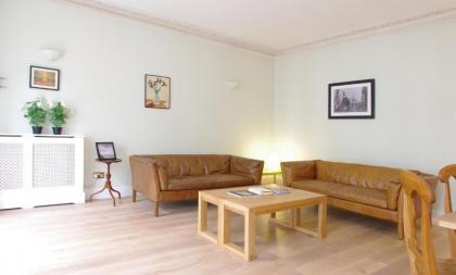 Covent Garden Superior Two Bedroom Aparment on Strand - image 1