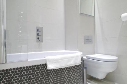 Covent Garden Superior Two Bedroom Aparment on Strand - image 13
