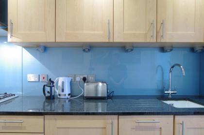 Covent Garden Superior Two Bedroom Aparment on Strand - image 14