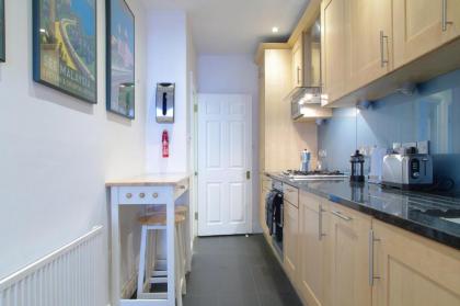 Covent Garden Superior Two Bedroom Aparment on Strand - image 19
