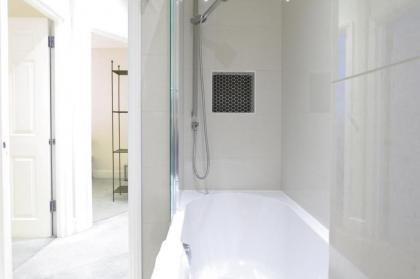 Covent Garden Superior Two Bedroom Aparment on Strand - image 9
