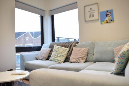 1 Bedroom Flat in North London Sleeps 4 - image 1