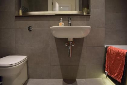 1 Bedroom Flat in North London Sleeps 4 - image 4
