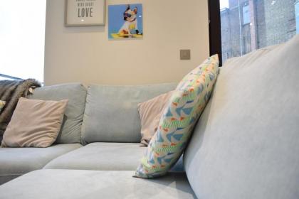 1 Bedroom Flat in North London Sleeps 4 - image 6